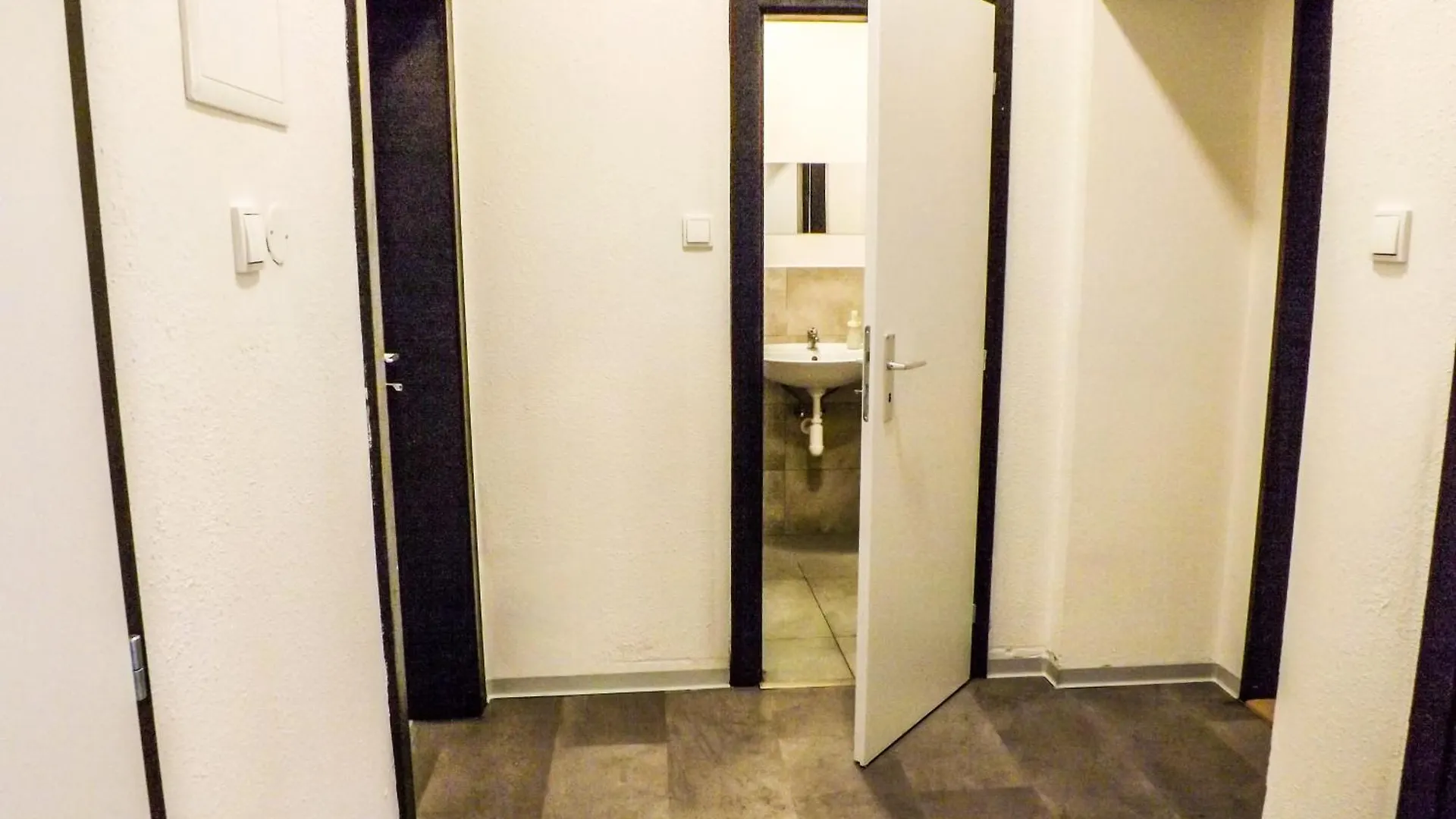 Quiet Room G3 Praga 0*,